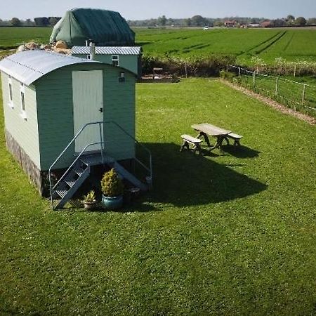 Maple Hut Four Acre Farm Hotell Aylsham Exteriör bild