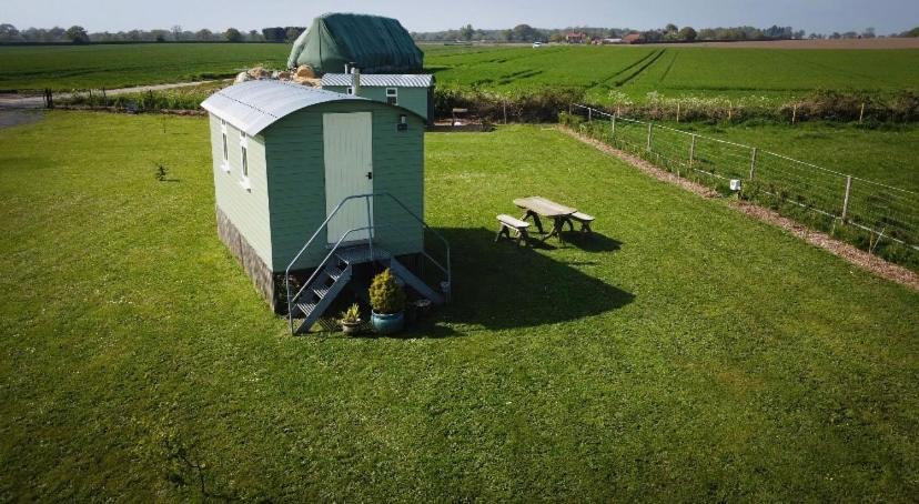 Maple Hut Four Acre Farm Hotell Aylsham Exteriör bild